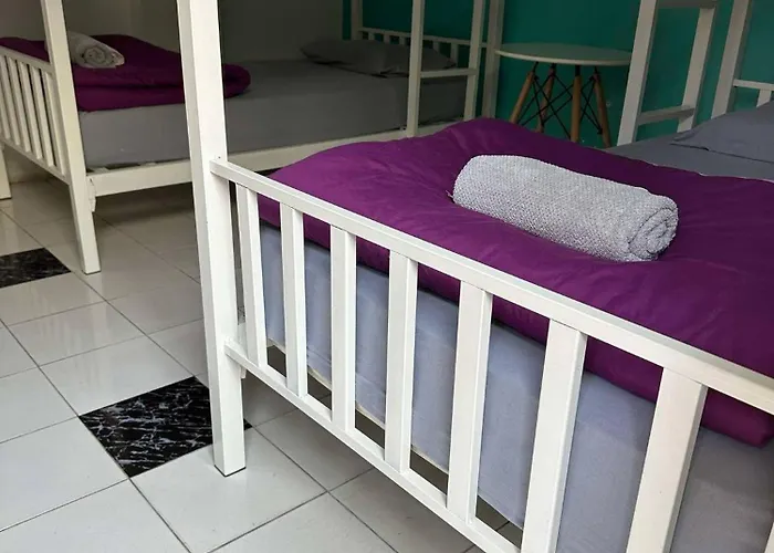 Blue Moon House - A Budget Hostel For Easy Travellers