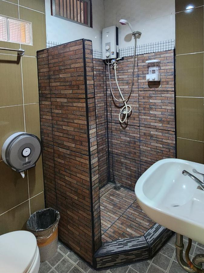 Blue Moon House - A Budget For Easy Travellers Hostel *