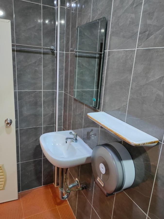 Blue Moon House - A Budget For Easy Travellers Hostel Chiang Mai