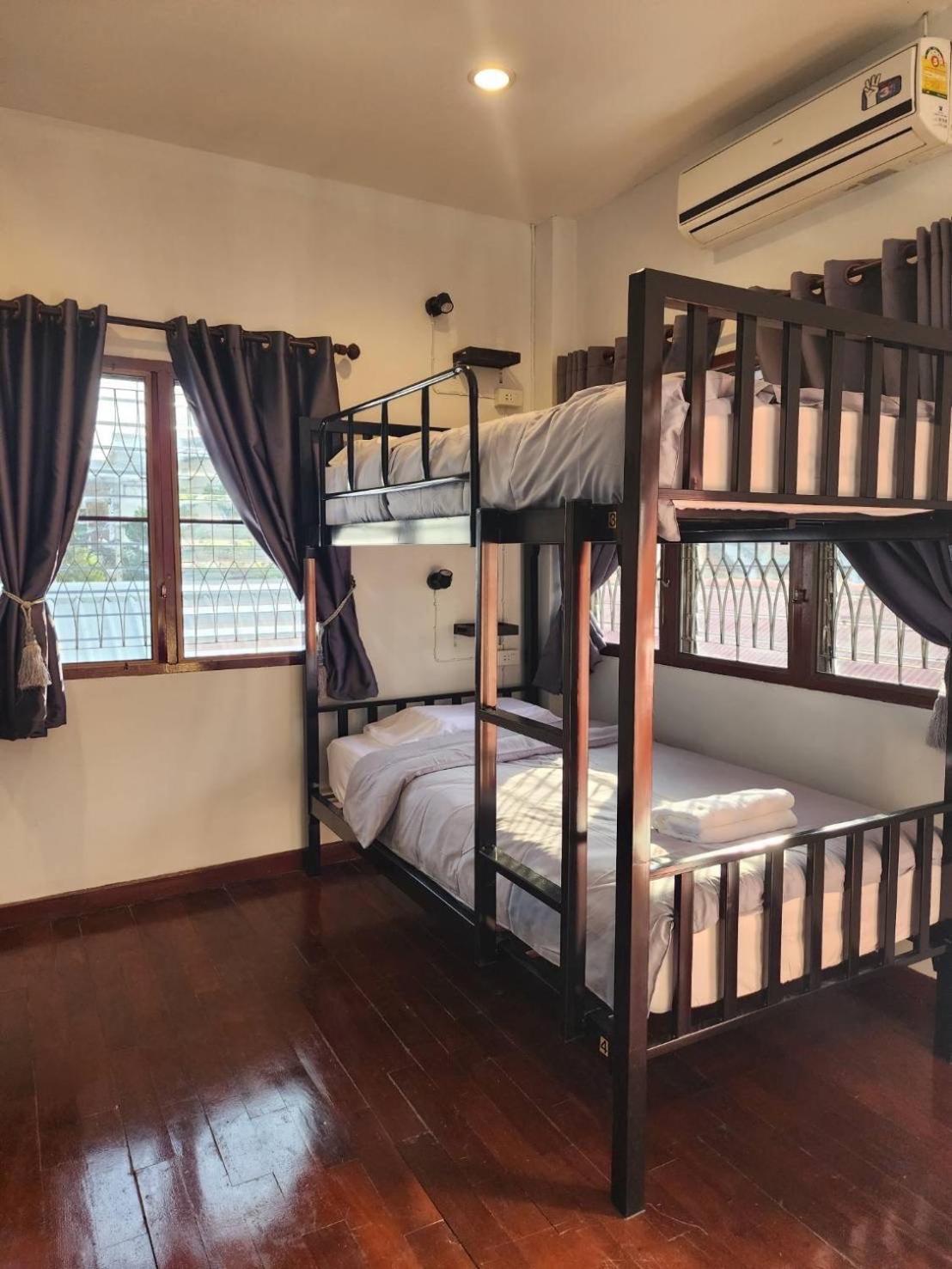 Blue Moon House - A Budget For Easy Travellers *